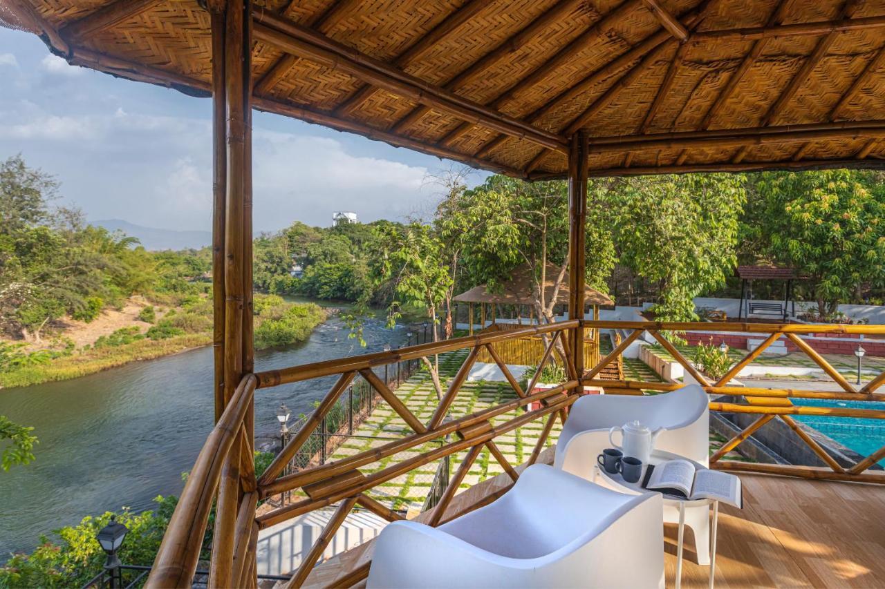 Saffronstays Riverfront Manor, 5-Bdr Pool Villa By Pej River カルジャット エクステリア 写真