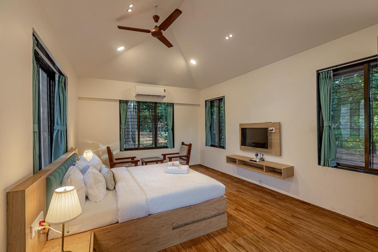 Saffronstays Riverfront Manor, 5-Bdr Pool Villa By Pej River カルジャット エクステリア 写真