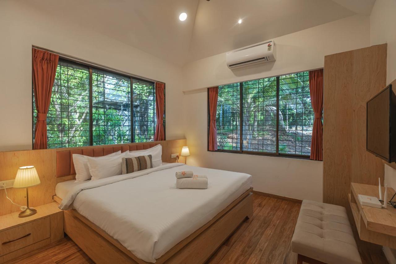 Saffronstays Riverfront Manor, 5-Bdr Pool Villa By Pej River カルジャット エクステリア 写真