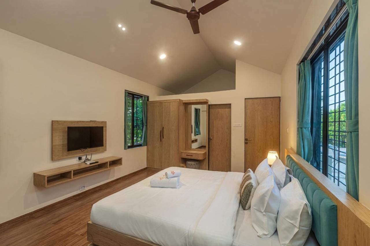 Saffronstays Riverfront Manor, 5-Bdr Pool Villa By Pej River カルジャット エクステリア 写真