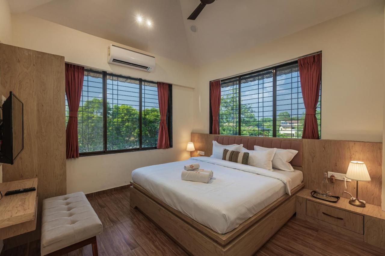 Saffronstays Riverfront Manor, 5-Bdr Pool Villa By Pej River カルジャット エクステリア 写真